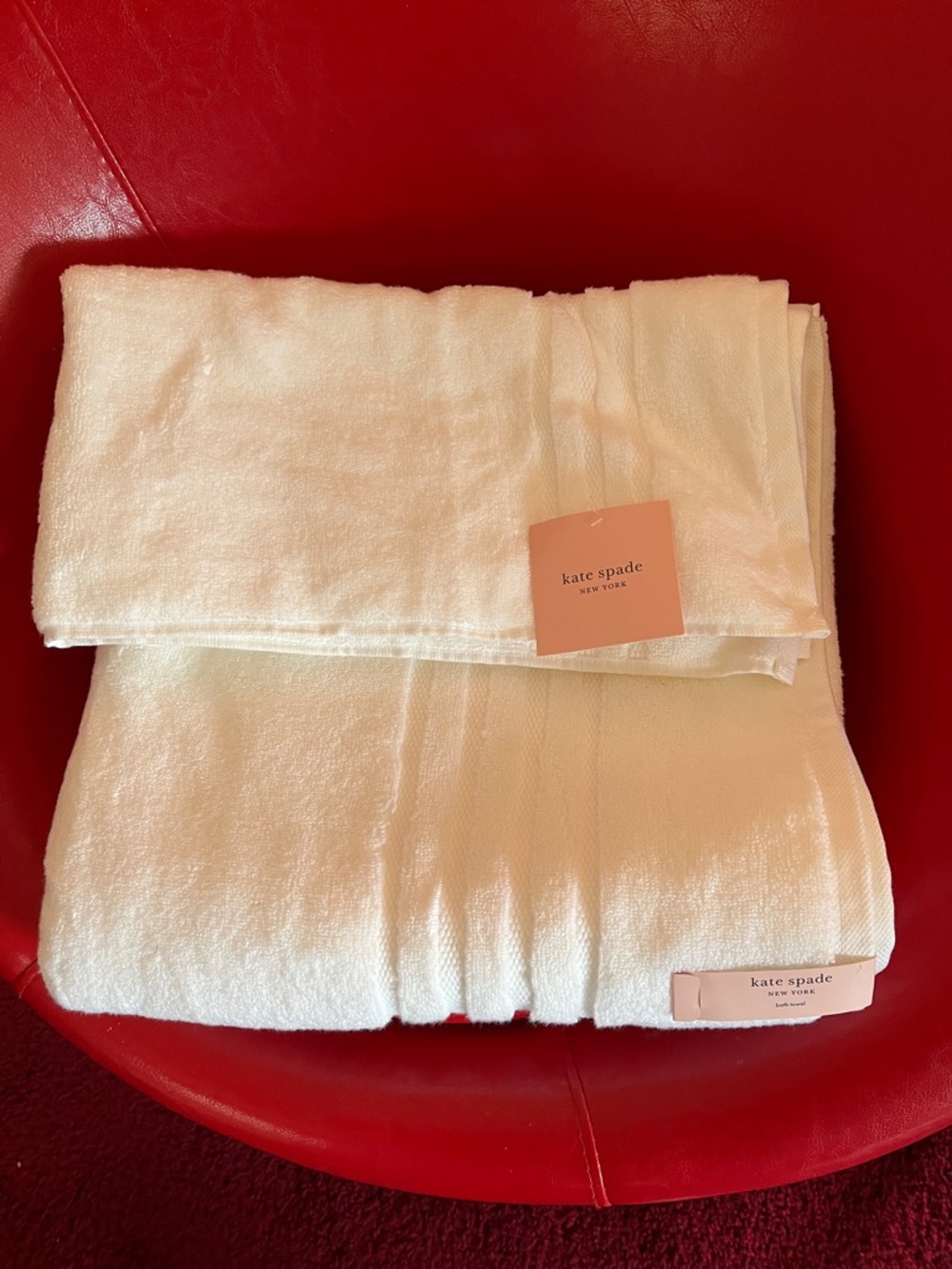 kate spade White Plush Bath Towel Duo